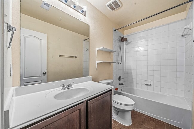 Building Photo - 2403 Summers Glen Ct