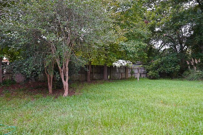 Building Photo - Adorable Three Bedroom in Beaufort