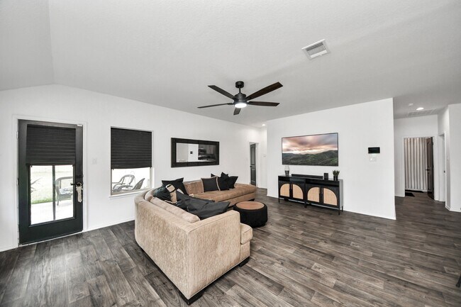 Building Photo - 22939 San Giorgio Ct