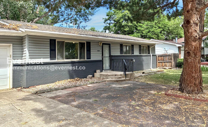 Primary Photo - 1405 Village Ln