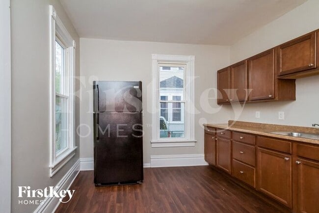 Building Photo - 374 Jay St