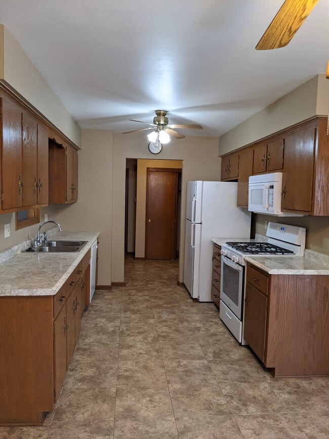 Building Photo - 4338 Pepper Dr