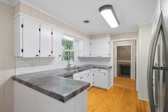 Building Photo - Furnished Room Rental - Pfafftown
