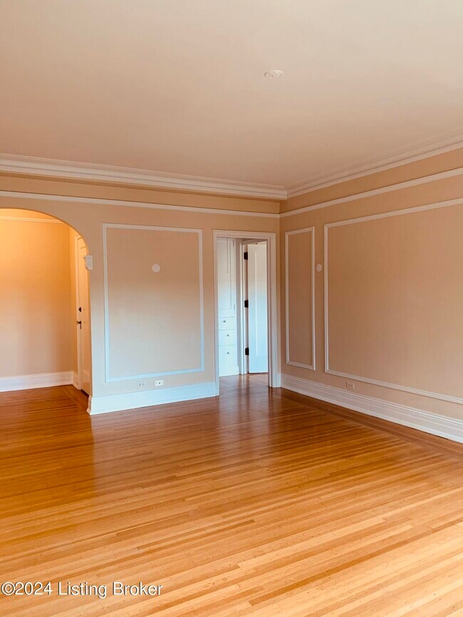 Building Photo - 2140 Bonnycastle Ave