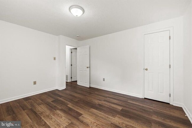 Building Photo - 136 Nightingale Ave