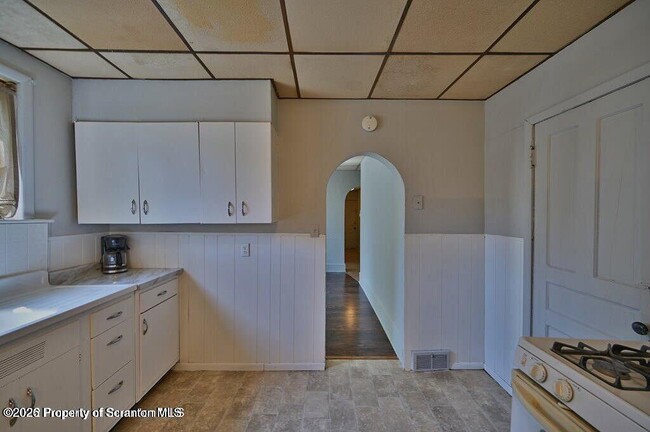 Building Photo - 1416 Capouse Ave