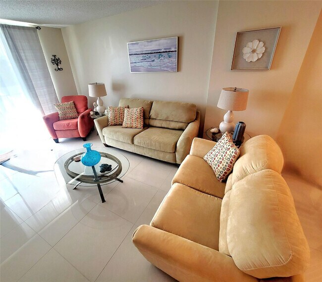 Building Photo - 1009 N Ocean Blvd