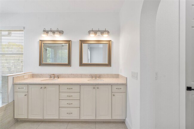 Building Photo - 12015 NW 83rd Pl