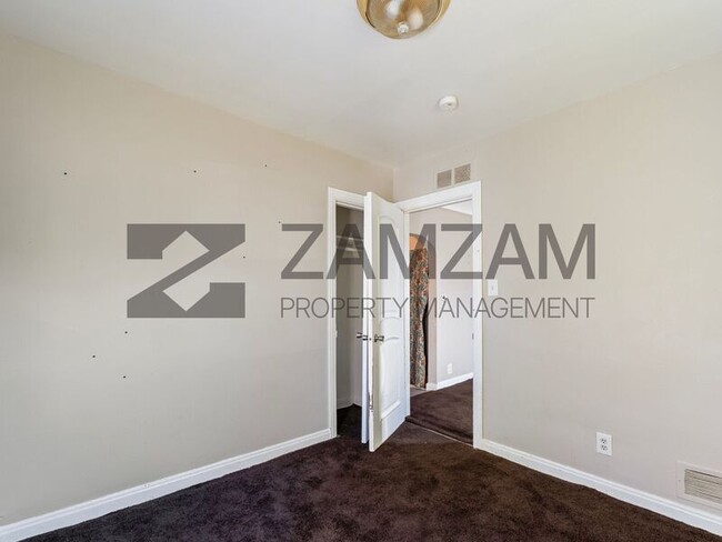 Building Photo - 7583 Hudson Ave