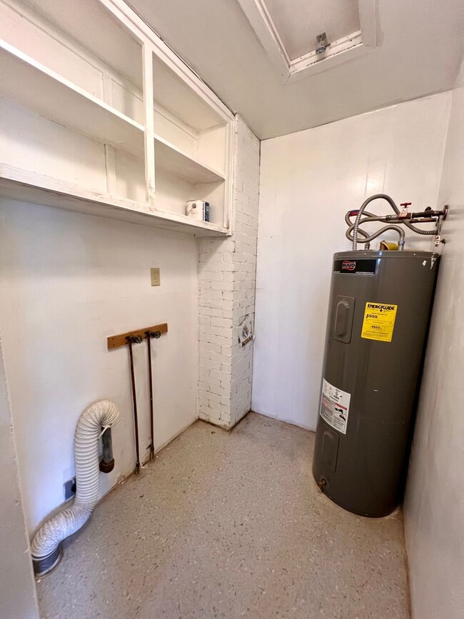 Building Photo - c1522