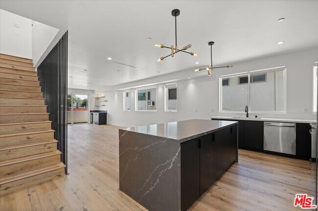 Building Photo - 839 N McCadden Pl