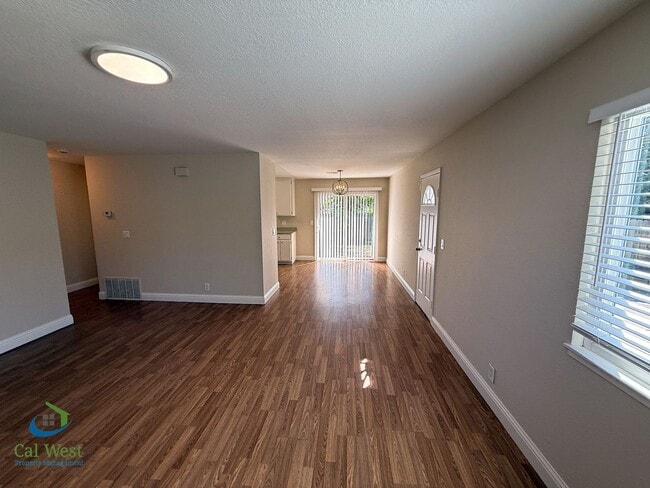 Building Photo - $2995.00 Spacious 3 Bed / 2 Bath Cottage i...
