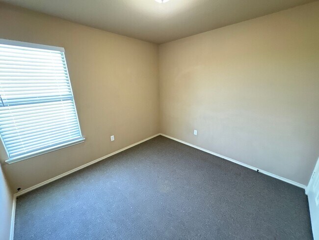 Building Photo - 2725 Lovers Lane Rd