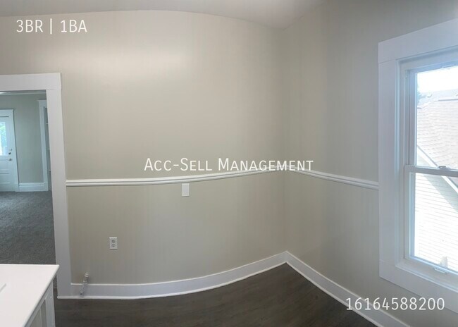 Building Photo - 944 Davis Ave NW