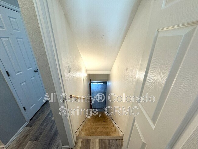 Building Photo - 5859 Instone Cir