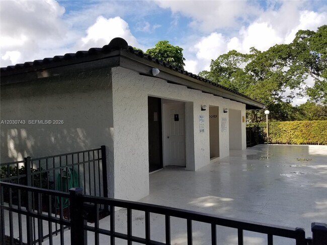 Building Photo - 8875 SW 62nd Terrace