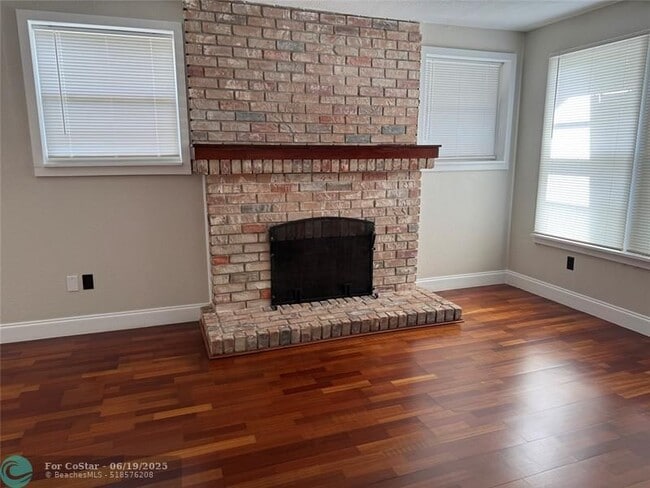 Building Photo - 5025 SW 64th Ave