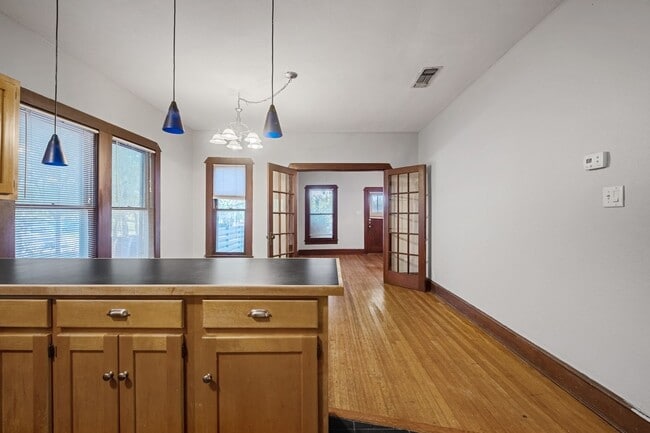 Building Photo - 4 Bedroom, 3 Bath in North Campus / Hyde Park