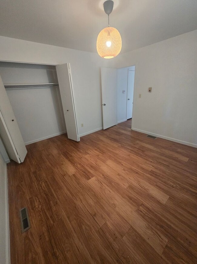 Building Photo - 500 E Simpson St