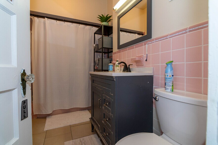 Building Photo - 1232 Beacon St