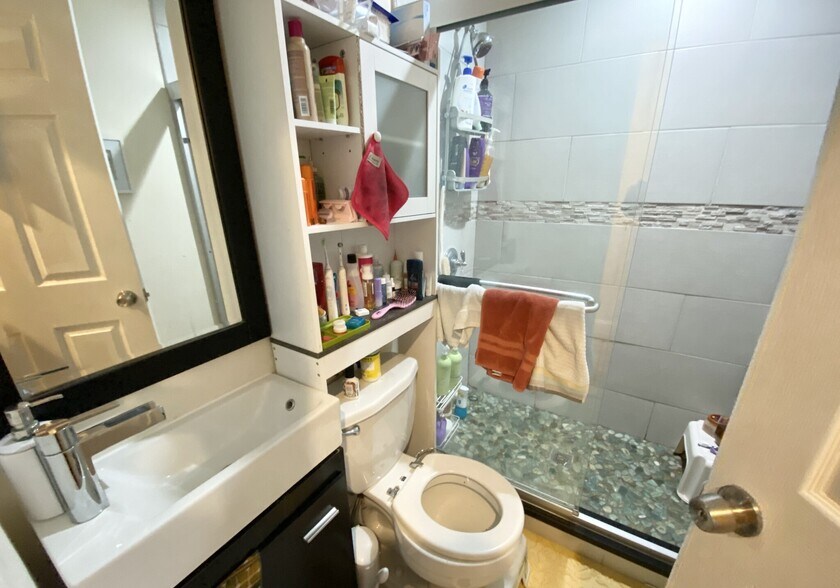 Building Photo - 5 Oswald St