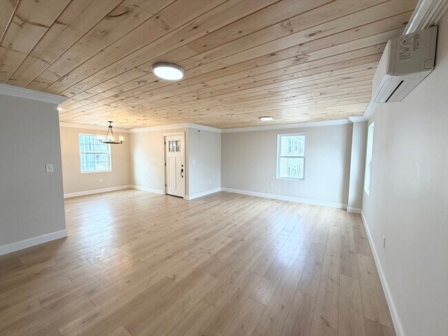 Building Photo - 3 1/2 Buffum St