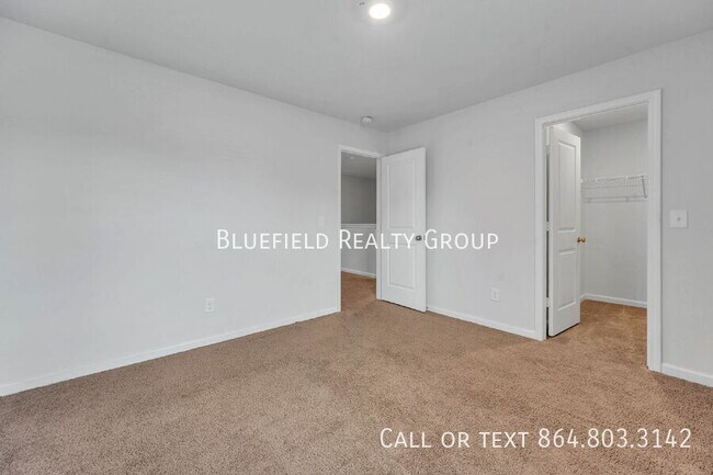 Building Photo - 815 Vanguard St