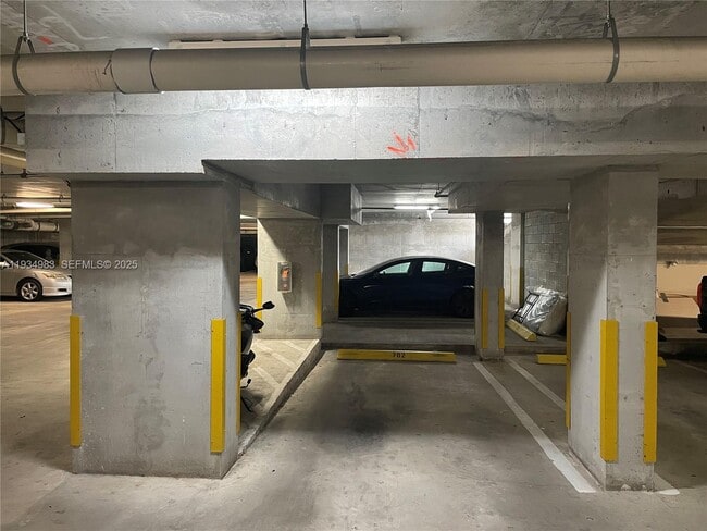 Building Photo - 2740 SW 28th Terrace