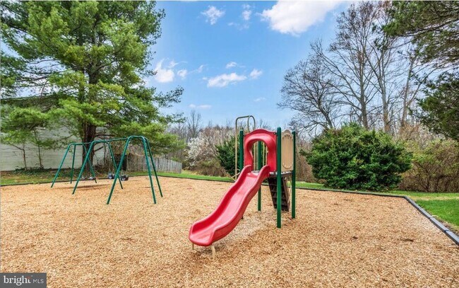 Building Photo - 5822 Burke Manor Ct