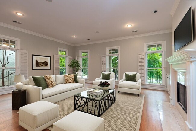Building Photo - Gorgeous Riverfront home in Harbor Town