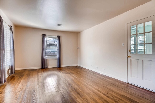 Building Photo - Charming 2 BR / 1 Bath in highly desirable Terrell Heights of San Antonio!