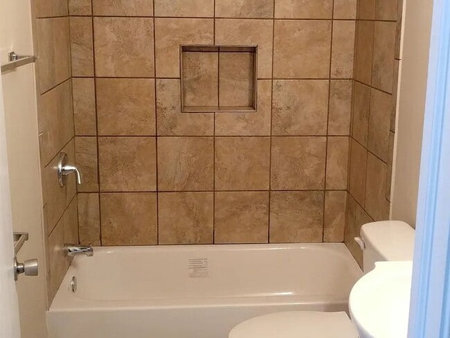 Building Photo - 805 Eva St