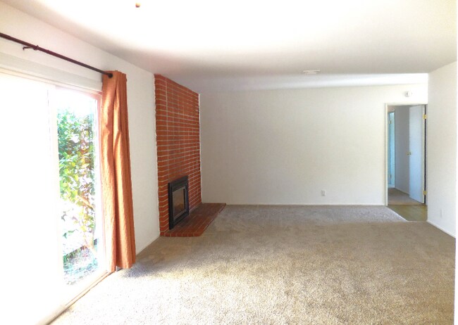 Building Photo - 143 Kit Carson Way