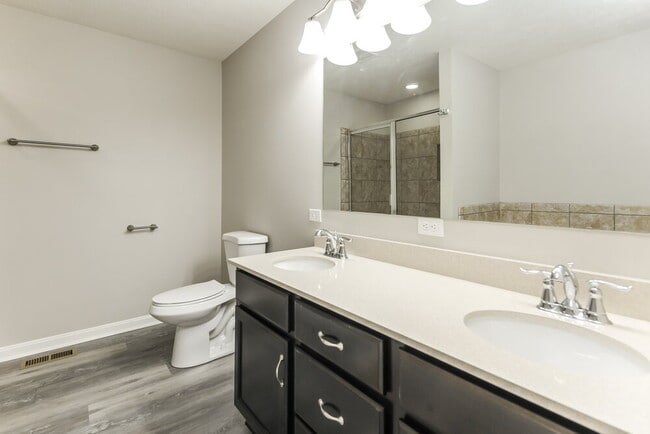 Building Photo - 11 Meadow Way SW