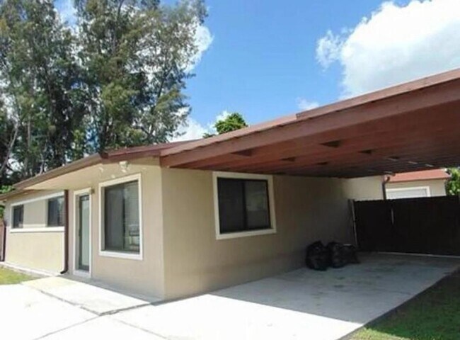 Building Photo - 3 bedroom in Opa Locka FL 33054