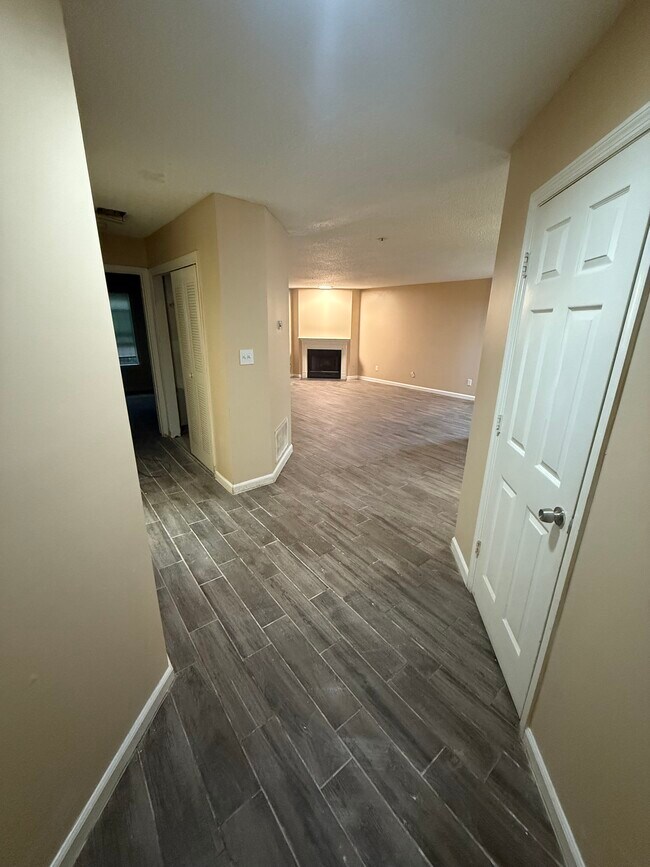 Building Photo - 606 Ridge Creek Dr