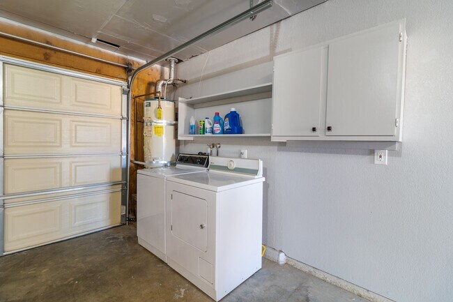 Building Photo - Beautiful 3/2 Apple Valley Home