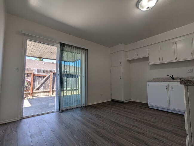 Building Photo - Wilshire Crest Apartments