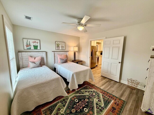 Building Photo - 100 Webster Wy