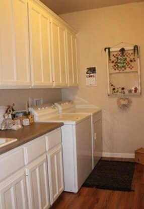 Building Photo - Showings Beginning Next week!!! Gorgeous Semi Custom Apple Valley Home!!