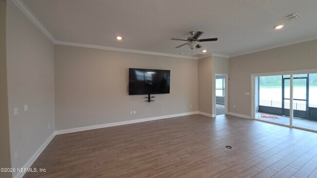 Building Photo - 721 Narvarez Ave