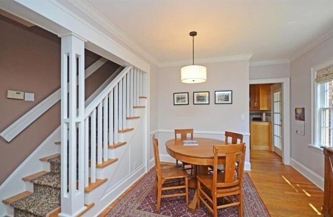 Building Photo - 412 Hilldale Dr