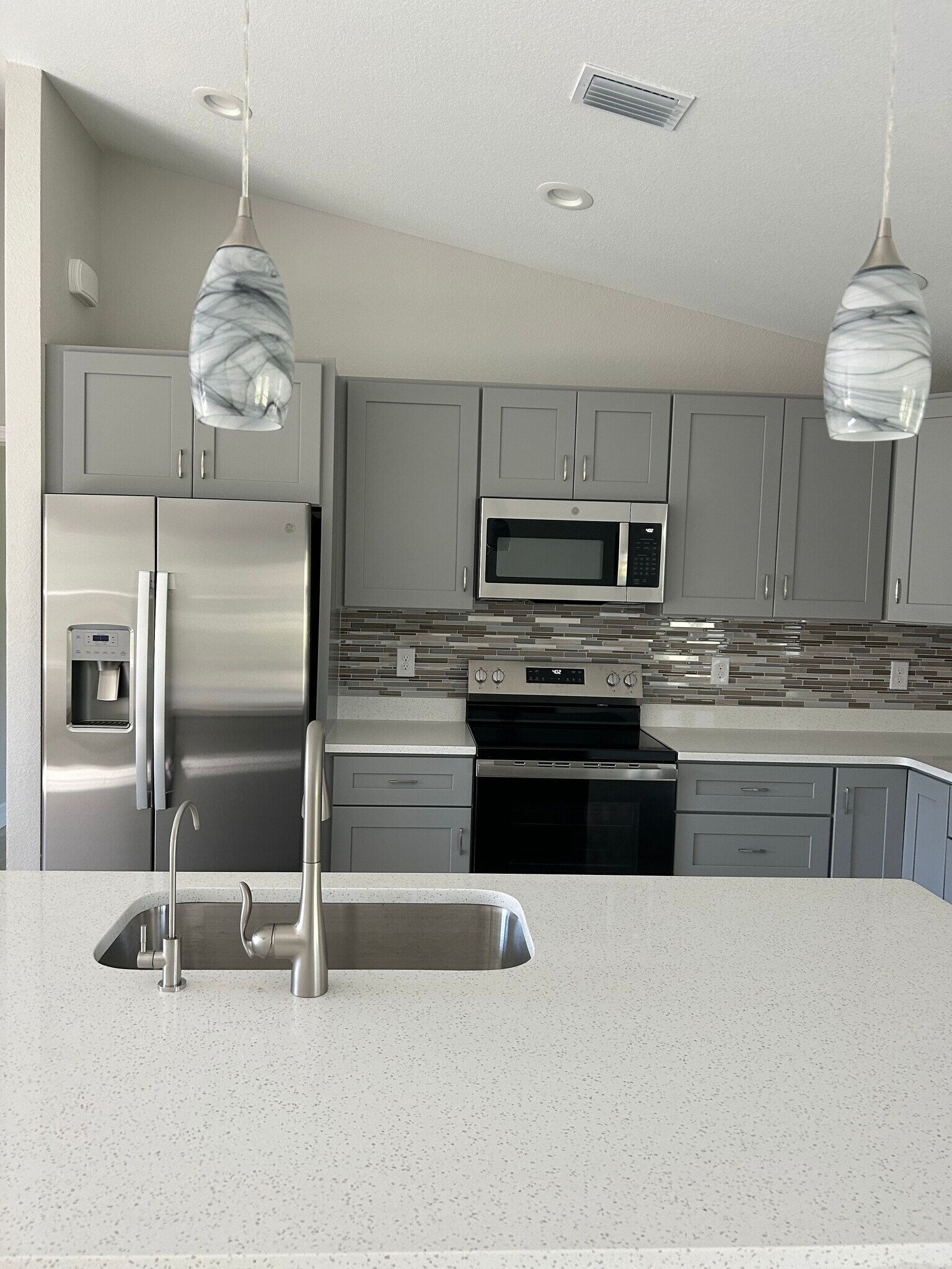 Building Photo - 2400 Carpenter Ln