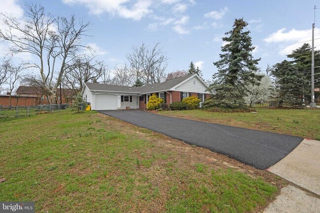 Building Photo - 2 S Sunset Rd