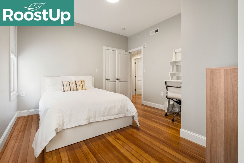 Building Photo - Furnished Bedroom with Private Bath in Eas...