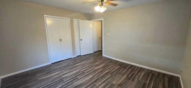 Building Photo - 9407 Antoine Dr