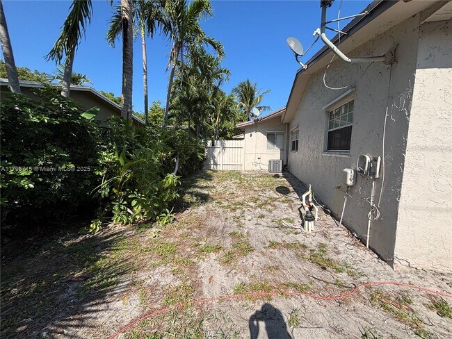 Building Photo - 1251 SW 11th Ave