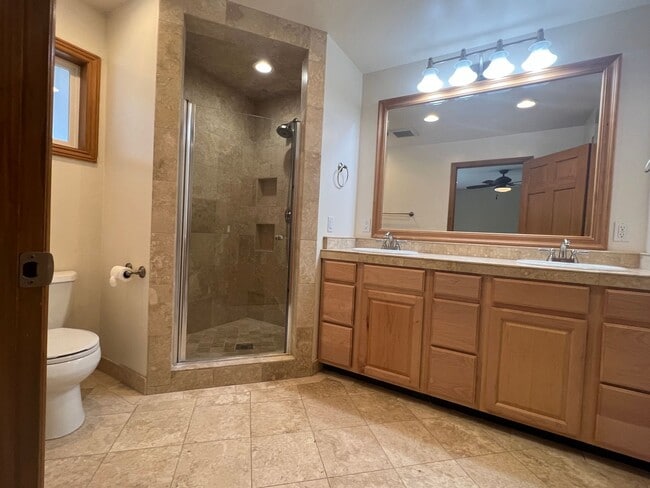 Building Photo - 3/2.5/2 Charming home in Minden!