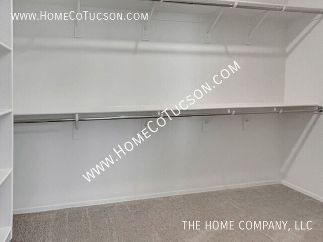 Building Photo - 5618 W Monterey Dr