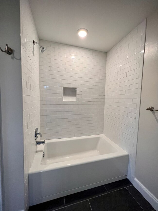 Building Photo - Beautifully Renovated Home!  5 Bedroom, 3 ...
